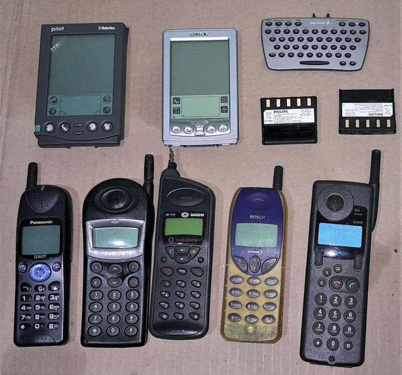 7 Vintage Cell phones & 3 other - for parts or repair- As per pictures