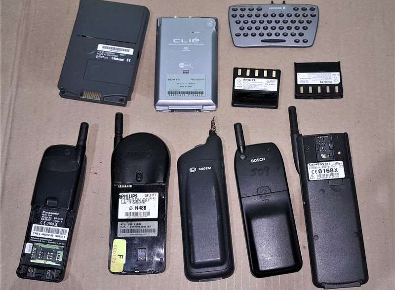 7 Vintage Cell phones & 3 other - for parts or repair- As per pictures