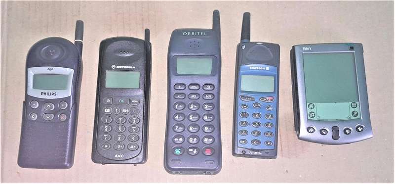 5 Vintage Cell phones  - for parts or repair- As per pictures