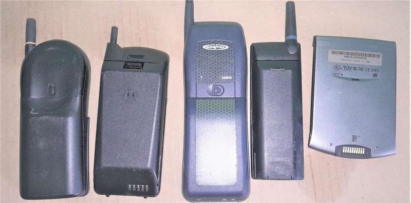 5 Vintage Cell phones  - for parts or repair- As per pictures