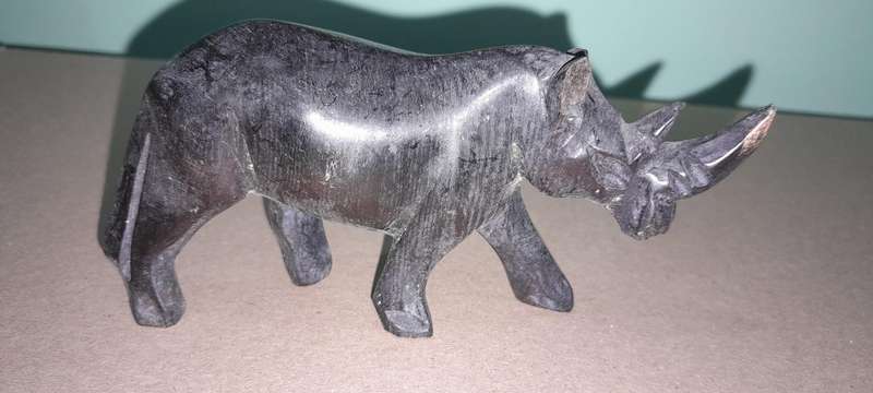 3 wooden Sculptures - Lion, Rhino & Elephant -  L 10/12cm H 8cm