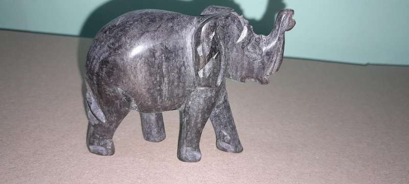 3 wooden Sculptures - Lion, Rhino & Elephant -  L 10/12cm H 8cm