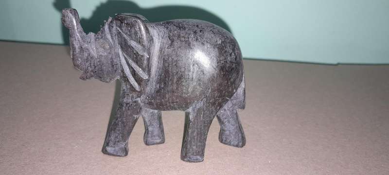 3 wooden Sculptures - Lion, Rhino & Elephant -  L 10/12cm H 8cm