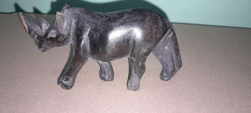 3 wooden Sculptures - Lion, Rhino & Elephant -  L 10/12cm H 8cm