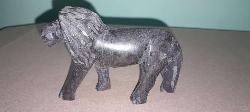 3 wooden Sculptures - Lion, Rhino & Elephant -  L 10/12cm H 8cm