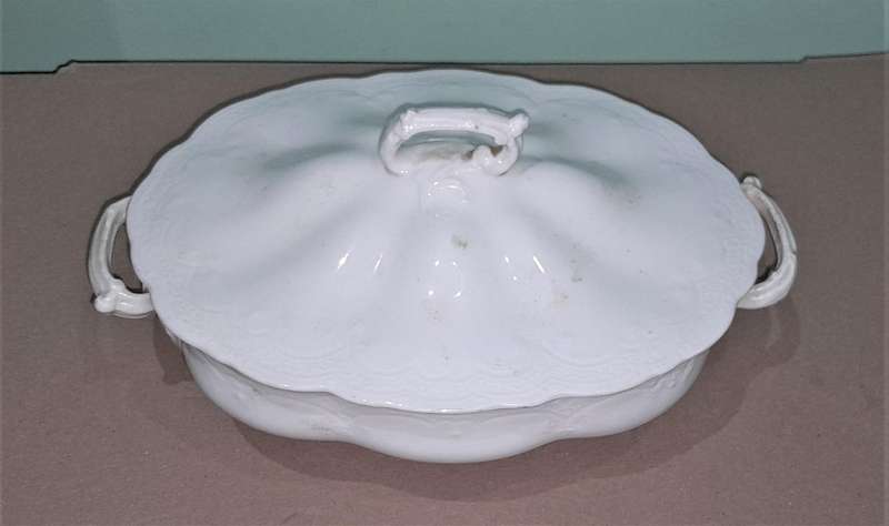 Vintahe Johnson Bros Tureen + Free Johnson Bros Platter