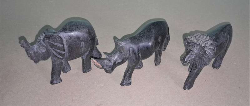 3 wooden Sculptures - Lion, Rhino & Elephant -  L 10/12cm H 8cm