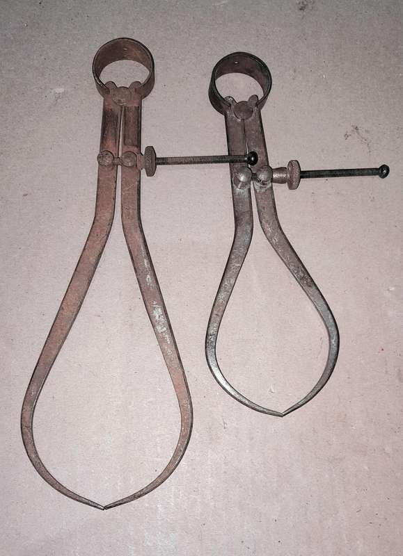 2 large Outside Calipers - 19 & 24cm - opening 15 & 20cm