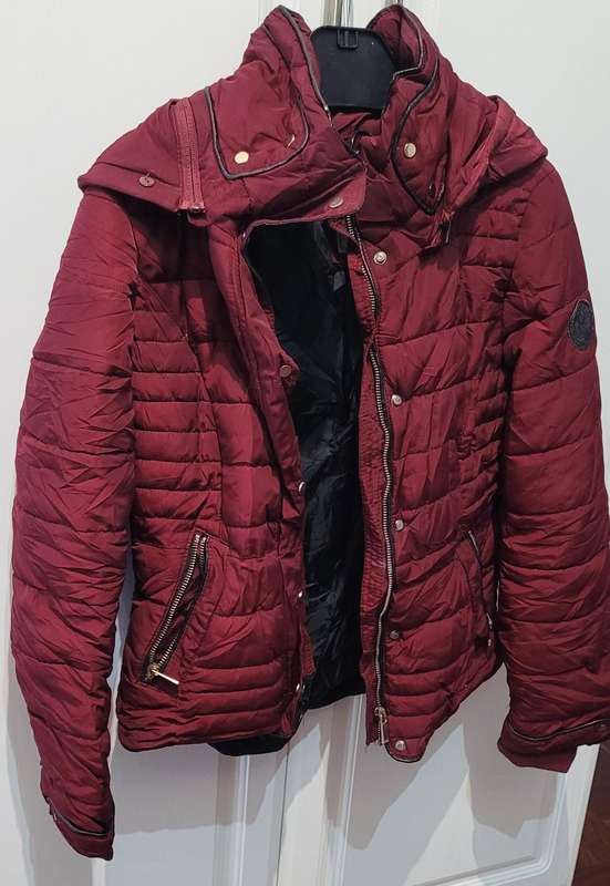 Puffer jacket with removable hoodie