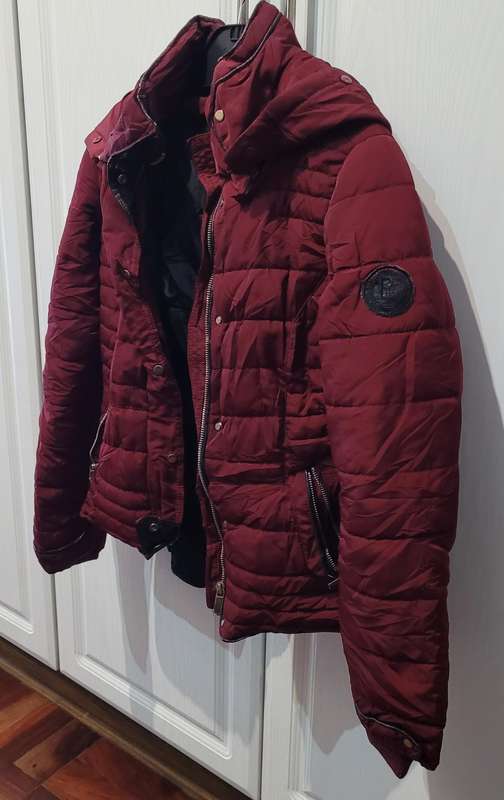 Puffer jacket with removable hoodie