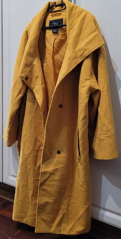 Manguun collection yellow coat
