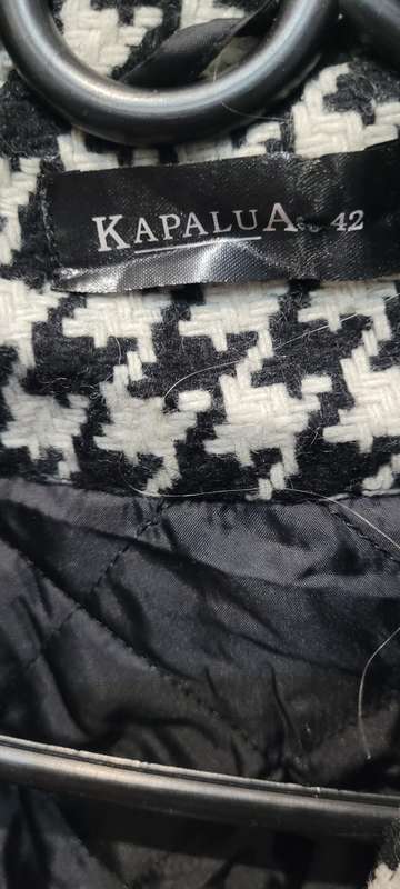 Kapalua Black/White coat (Size 42)