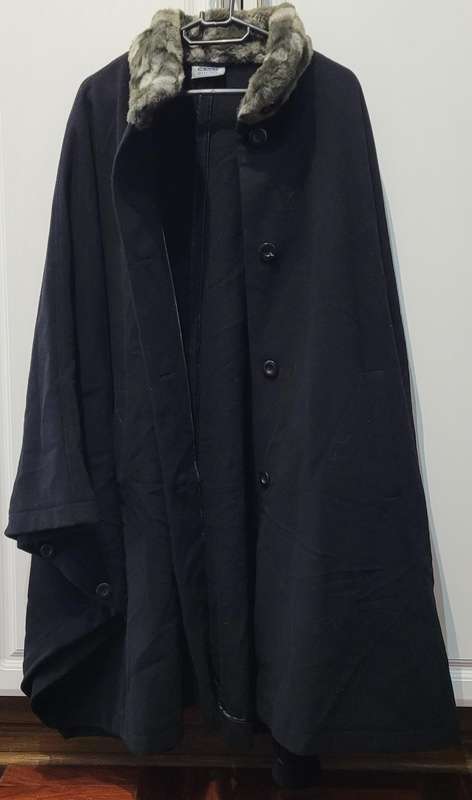 Cape coat with fur collar