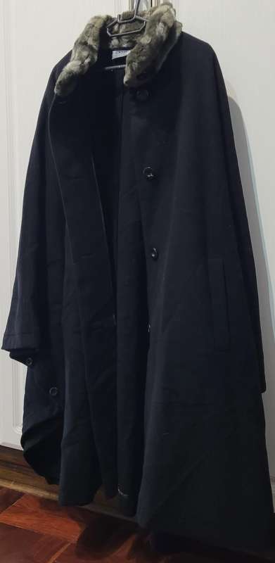 Cape coat with fur collar