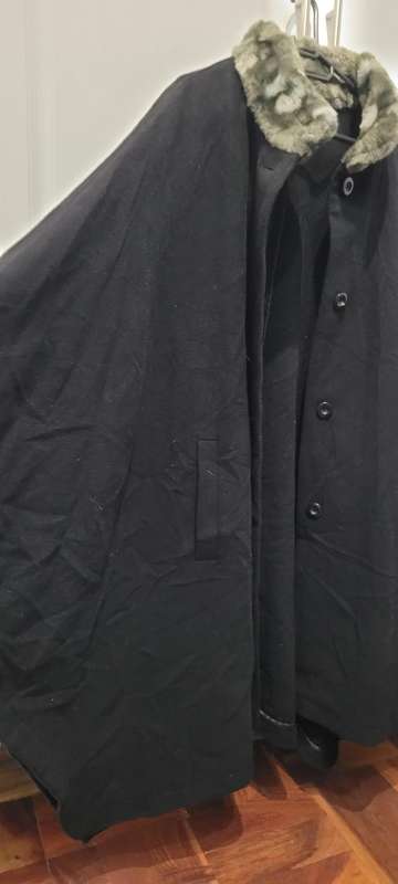 Cape coat with fur collar