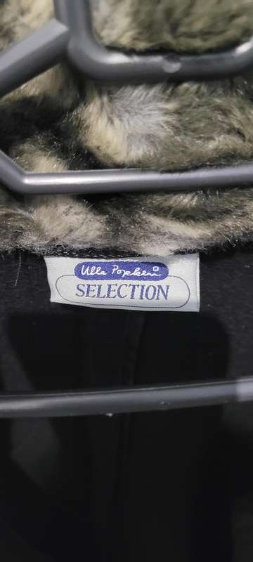 Cape coat with fur collar