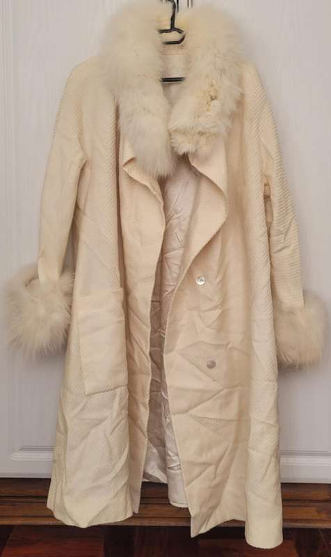 Long coat with fur collar/sleeves