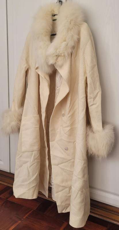 Long coat with fur collar/sleeves