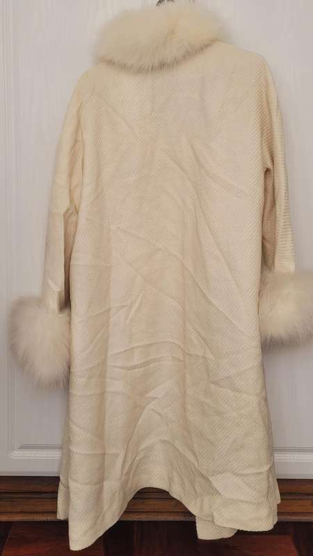 Long coat with fur collar/sleeves