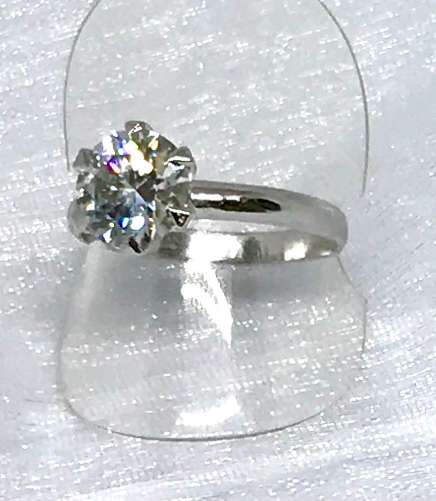 BEAUTIFUL 2.90CT WHITE MOISSANITE - SPARKLE!
