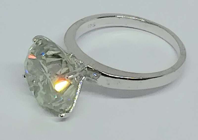 IMPRESSIVE 6.12CT FANCY YELLOW/GREEN MOISSANITE - STUNNING!