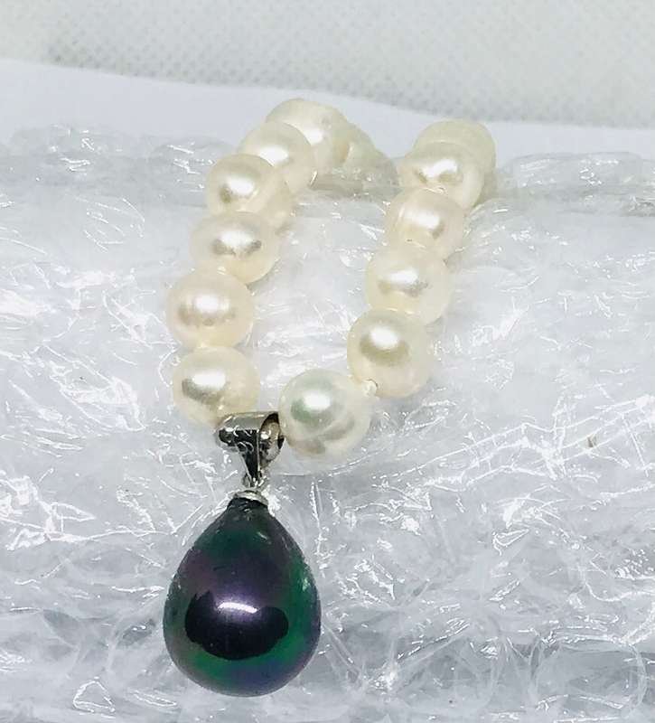 Genuine Pearl Necklace with Black/Peacock Shell Pearl Pendant