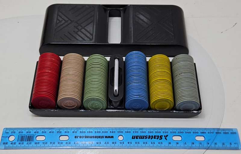 SEAFOTH ENGLISH BAKELITE GAMING CHIPS BOX WITH 6 ASSORTED COLOUR CHIPS