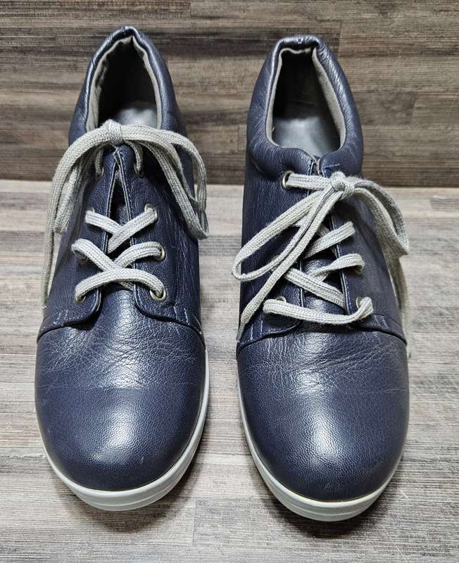 Navy & Grey leather Froggie wedge heel sneakers, size 7, barely worn