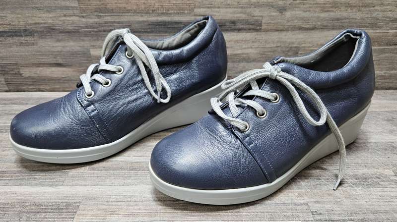 Navy & Grey leather Froggie wedge heel sneakers, size 7, barely worn