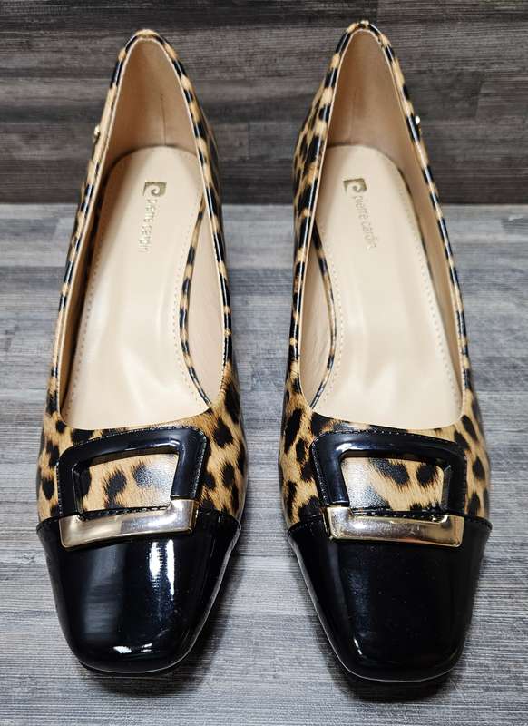Pierre Cardin heels, size 7, never worn