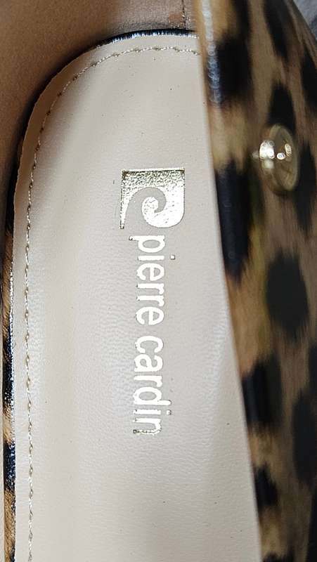 Pierre Cardin heels, size 7, never worn
