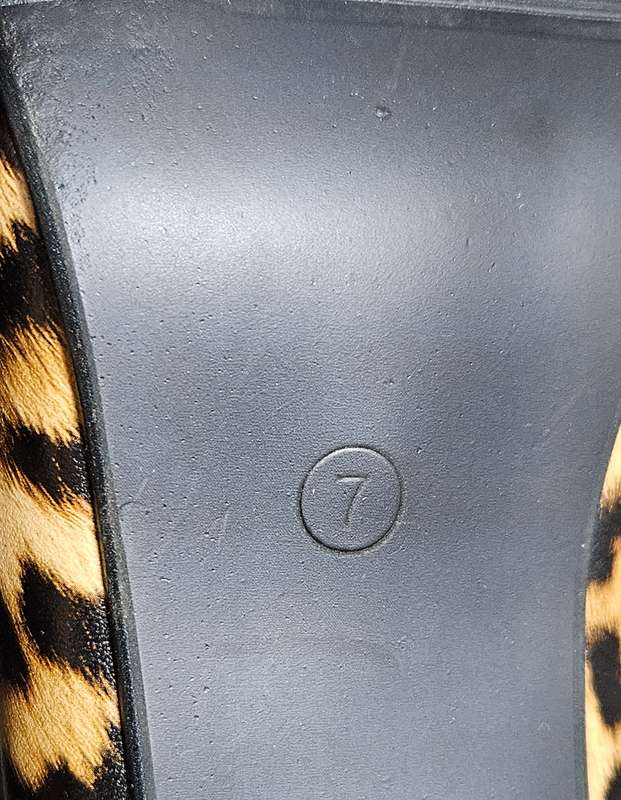 Pierre Cardin heels, size 7, never worn