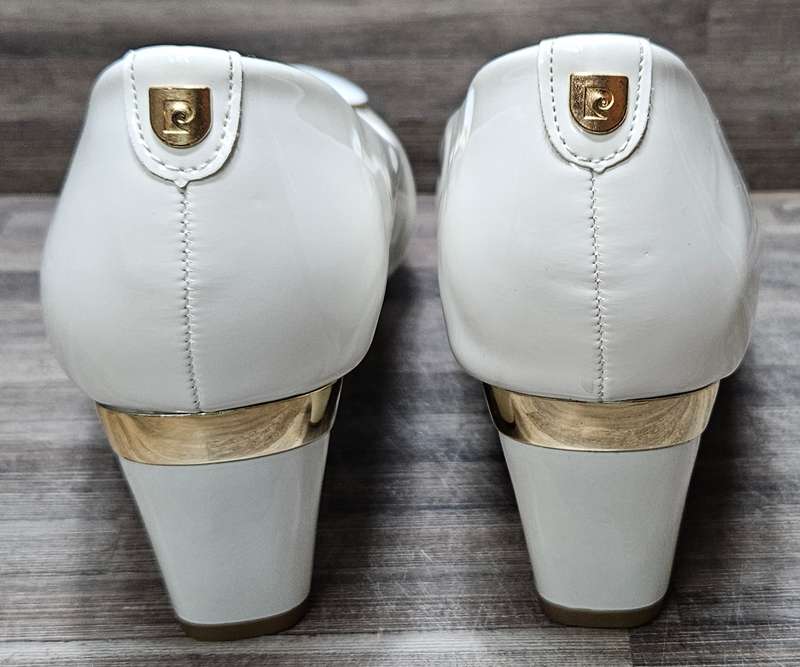 Pierre Cardin heels, size 8, never worn