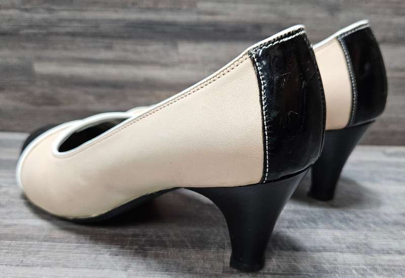 Step On Airs, size 7½, very lightly worn