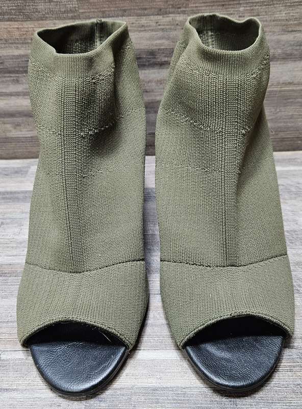 Woolworths olive green heels, size 8, never worn