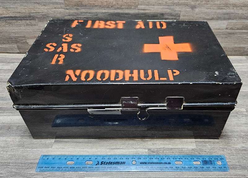 Vintage SAS/SAR South African Railways metal medical box