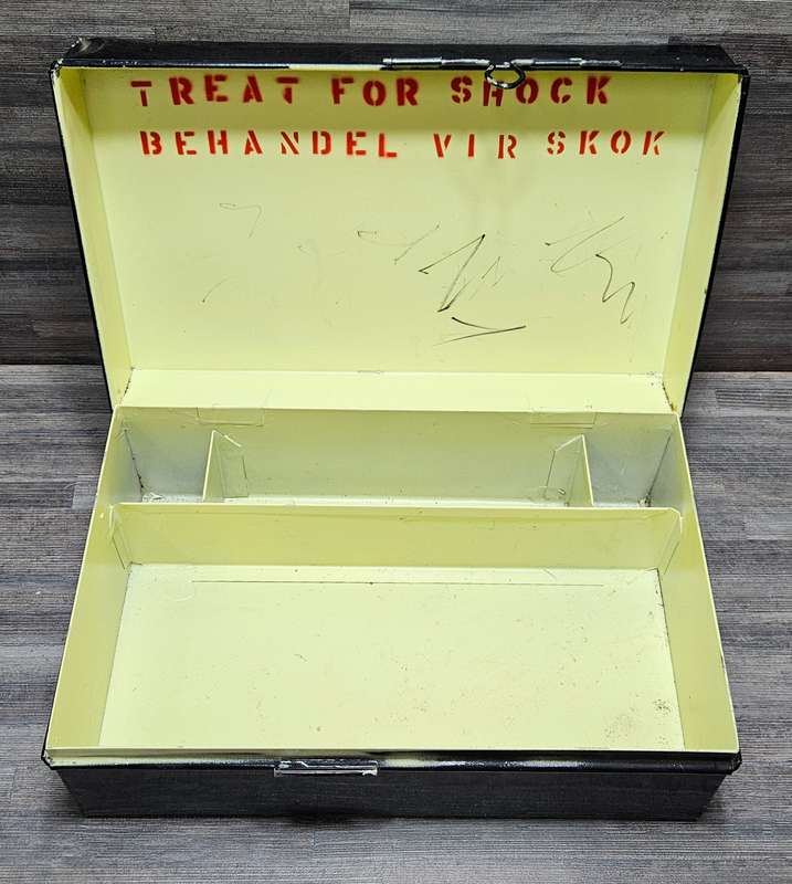 Vintage SAS/SAR South African Railways metal medical box