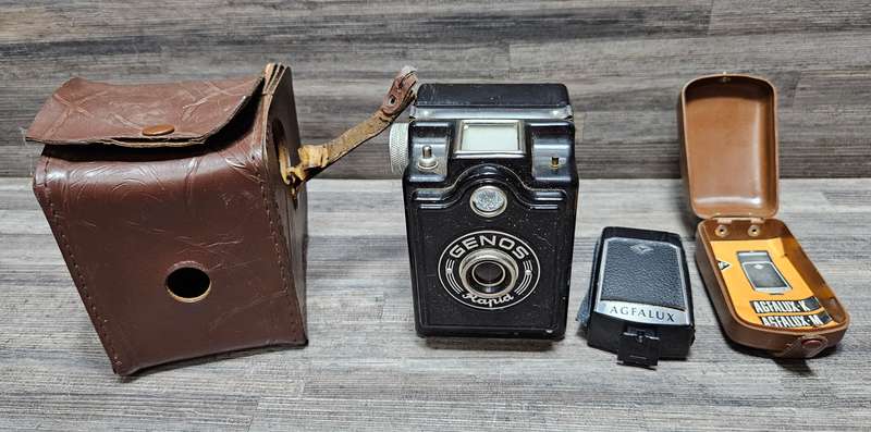 Vintage c1950s German Genos Box camera & Agfalux Flash Gun