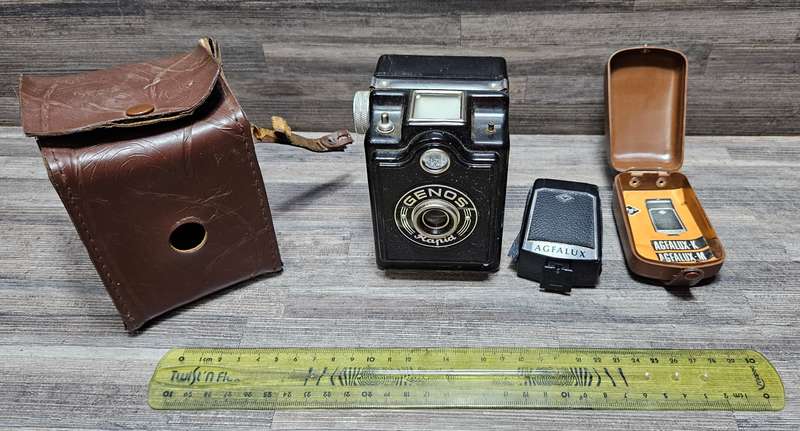 Vintage c1950s German Genos Box camera & Agfalux Flash Gun