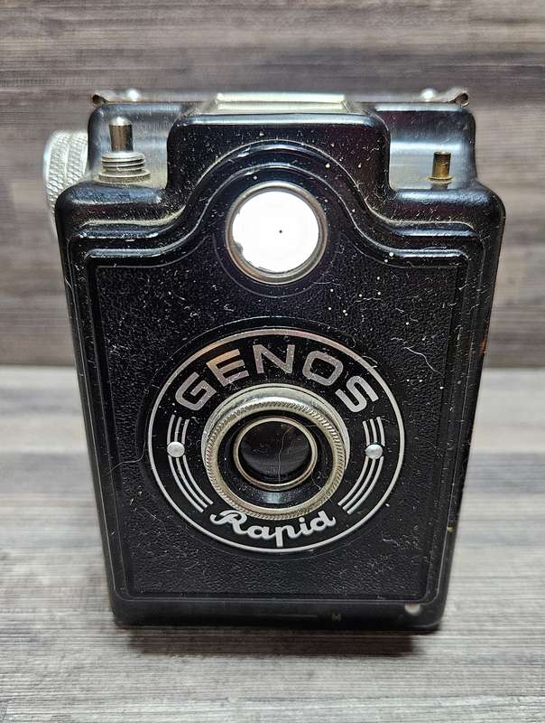Vintage c1950s German Genos Box camera & Agfalux Flash Gun