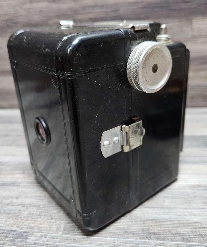 Vintage c1950s German Genos Box camera & Agfalux Flash Gun