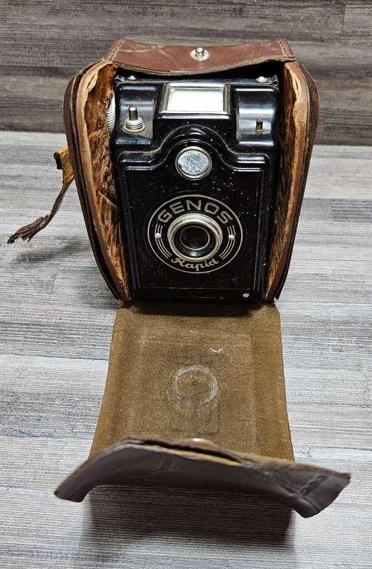 Vintage c1950s German Genos Box camera & Agfalux Flash Gun