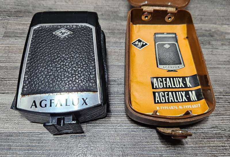 Vintage c1950s German Genos Box camera & Agfalux Flash Gun