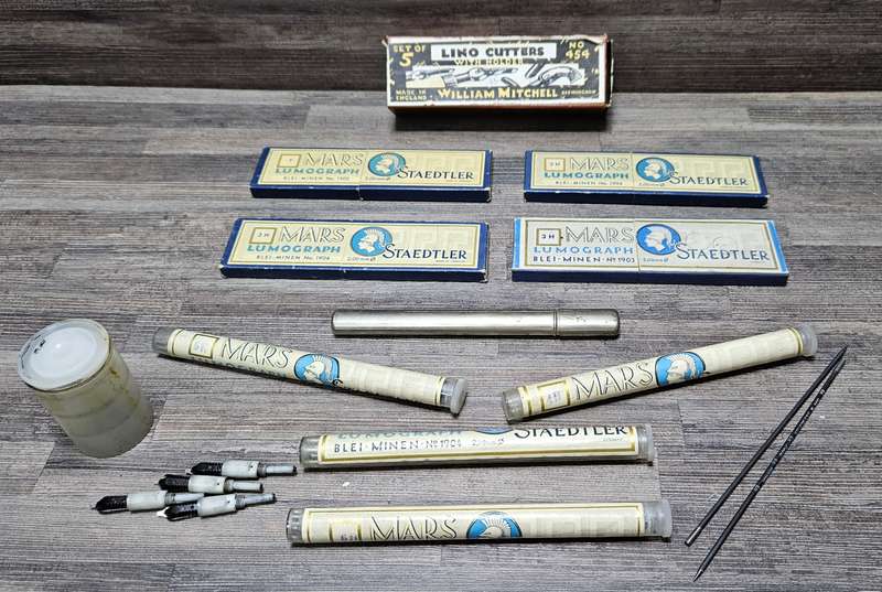 Vintage artists/technical drawing lead plus extras lot