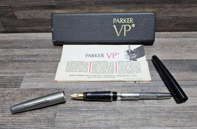 Boxed vintage Parker VP fountain pen, 14K gold nib