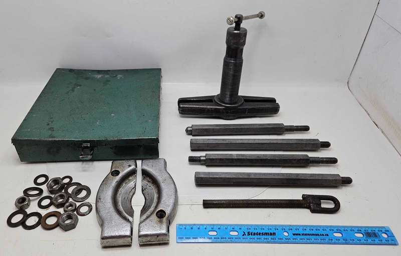 Vintage boxed bearing puller(?) set as pictured