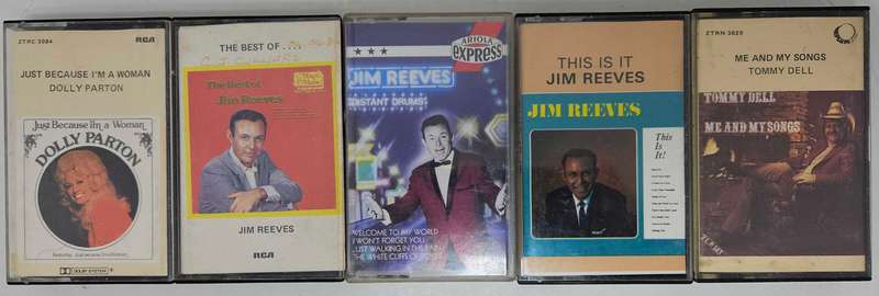 ~~~R1 START~~~Cassettes: Country Music Mixed Lot with Cassette Case