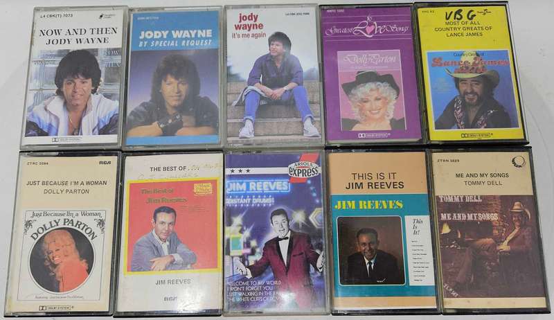~~~R1 START~~~Cassettes: Country Music Mixed Lot with Cassette Case