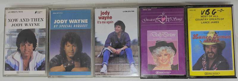 ~~~R1 START~~~Cassettes: Country Music Mixed Lot with Cassette Case