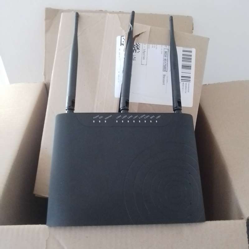 DLINK DSL-2877AL Dual-Band 2.4GHz/5GHz 4-Port Wireless Router with USB